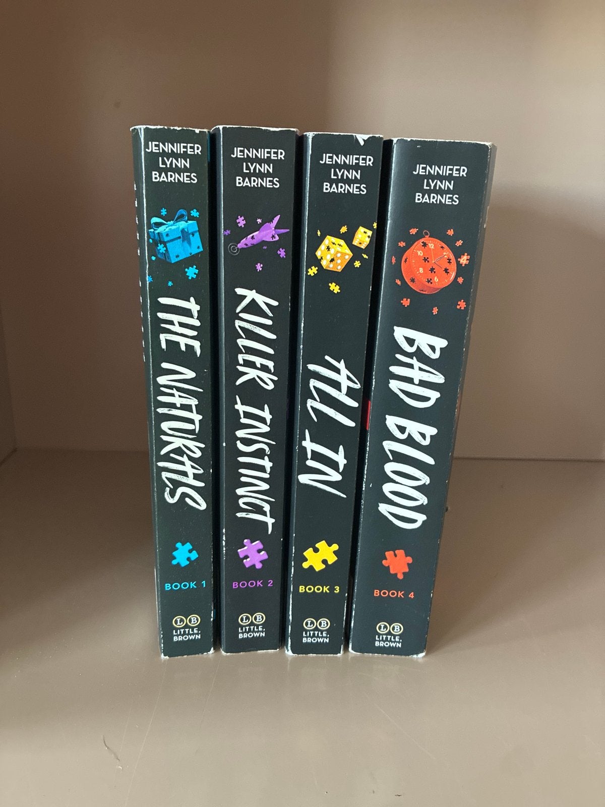 The Naturals serie - Jennifer Lynn Barnes (4 boeken), Boeken, Ophalen of Verzenden, Zo goed als nieuw, Amerika
