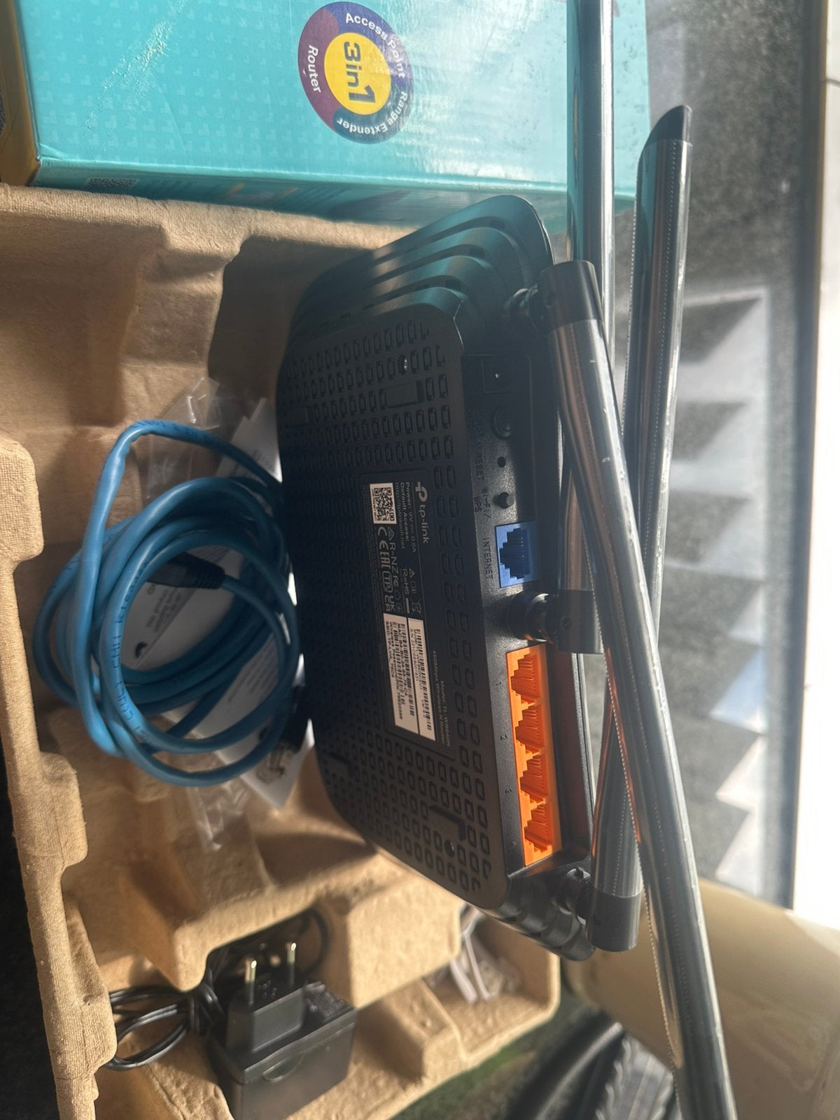 Te koop router met 3 antennes, Ophalen, Zo goed als nieuw