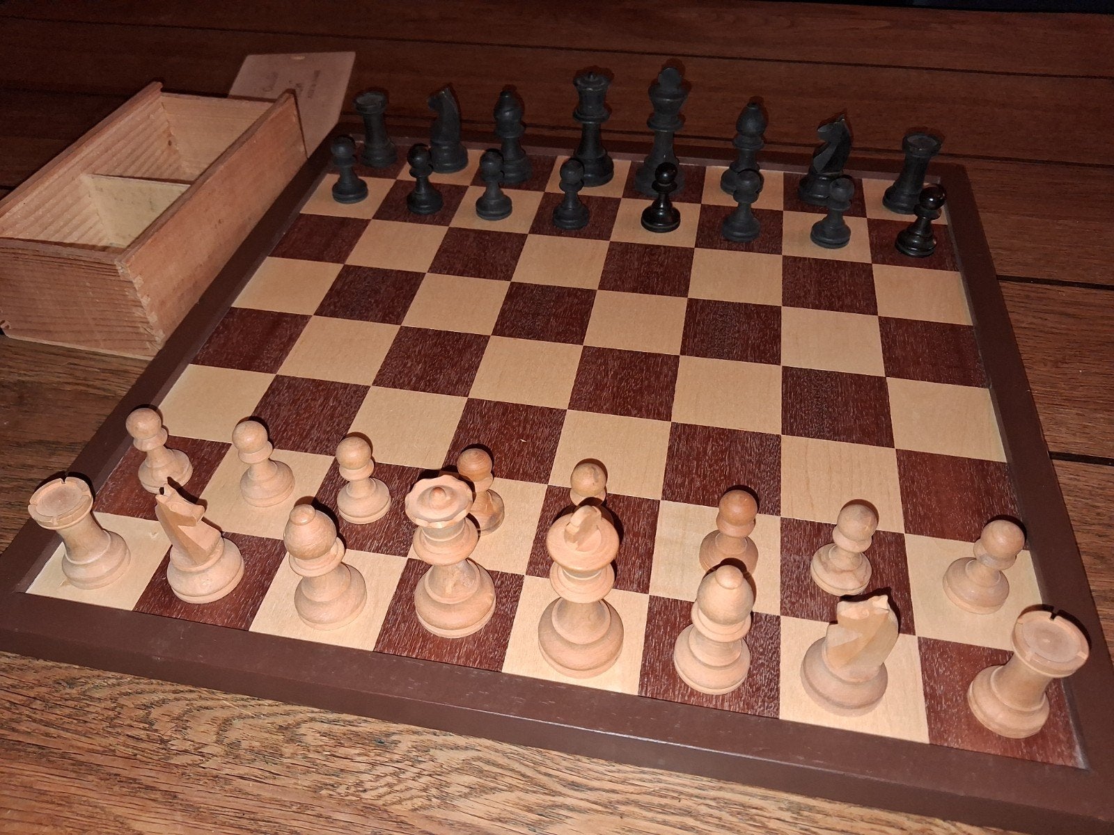 Staunton schaakspel - Houten bord en palm stukken, Hobby en Vrije tijd, Een of twee spelers, Ophalen of Verzenden, Gebruikt, Made in France