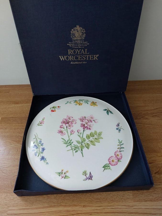 Royal Worcester  PRESENTEER PLATEAU "Sandringham" Porselein, Overige merken, Nieuw, Ophalen of Verzenden, Bord(en)