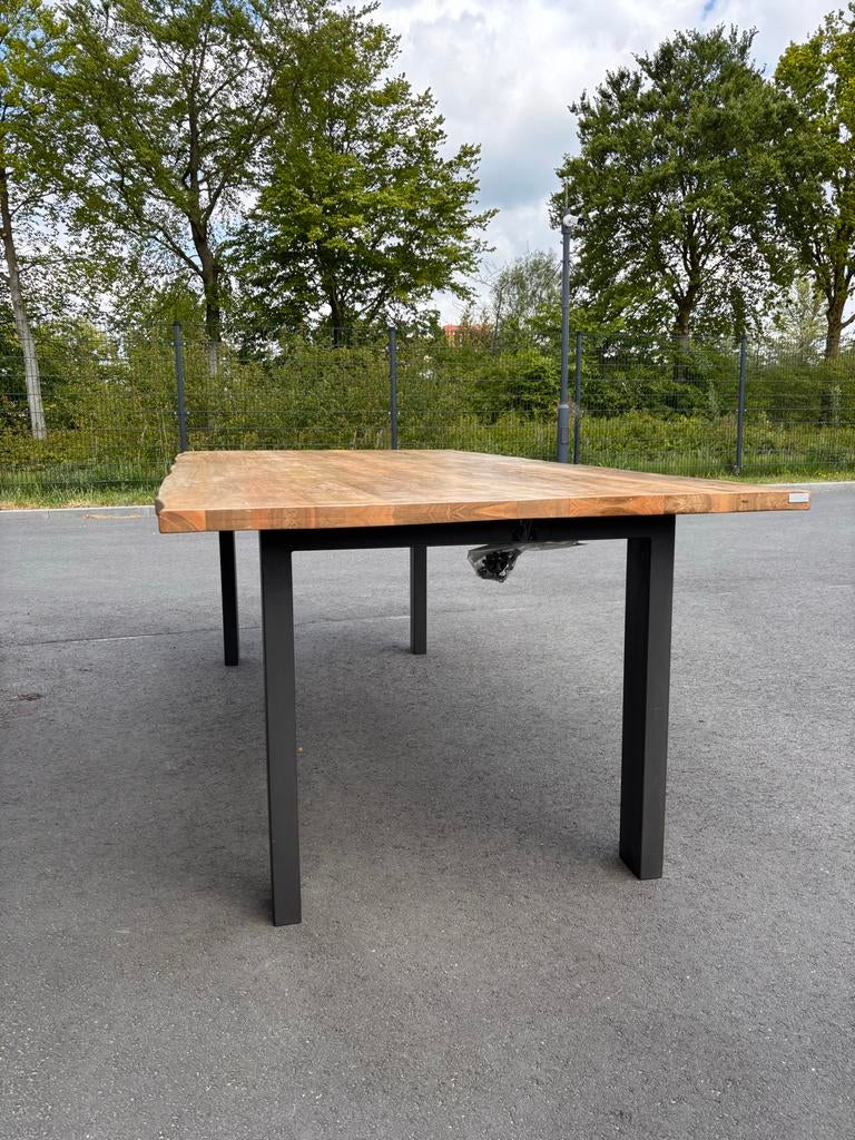 Xooon Teakhouten Tafel met Zwarte Stalen Poten - 220x110cm, Huis en Inrichting, Tafels | Eettafels, Ophalen, Gebruikt, 100 tot 150 cm