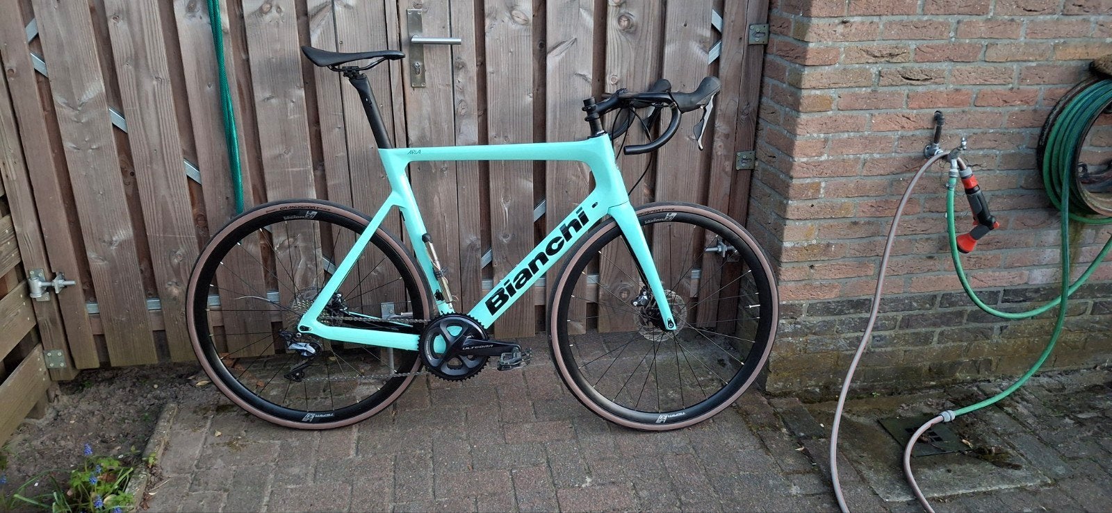 Bianchi Aria racefiets [carbon, ultegra, schijfremmen, ZGAN], Fietsen en Brommers, Fietsen | Racefietsen, Ophalen, Zo goed als nieuw