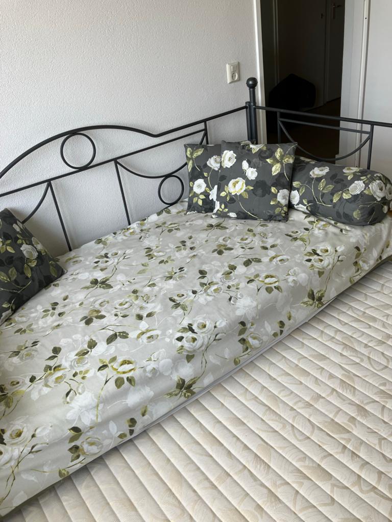 Metalen bedbank met uitschuifbaar onderbed en matrassen, Ophalen, 90 cm, Zwart, Tweepersoons