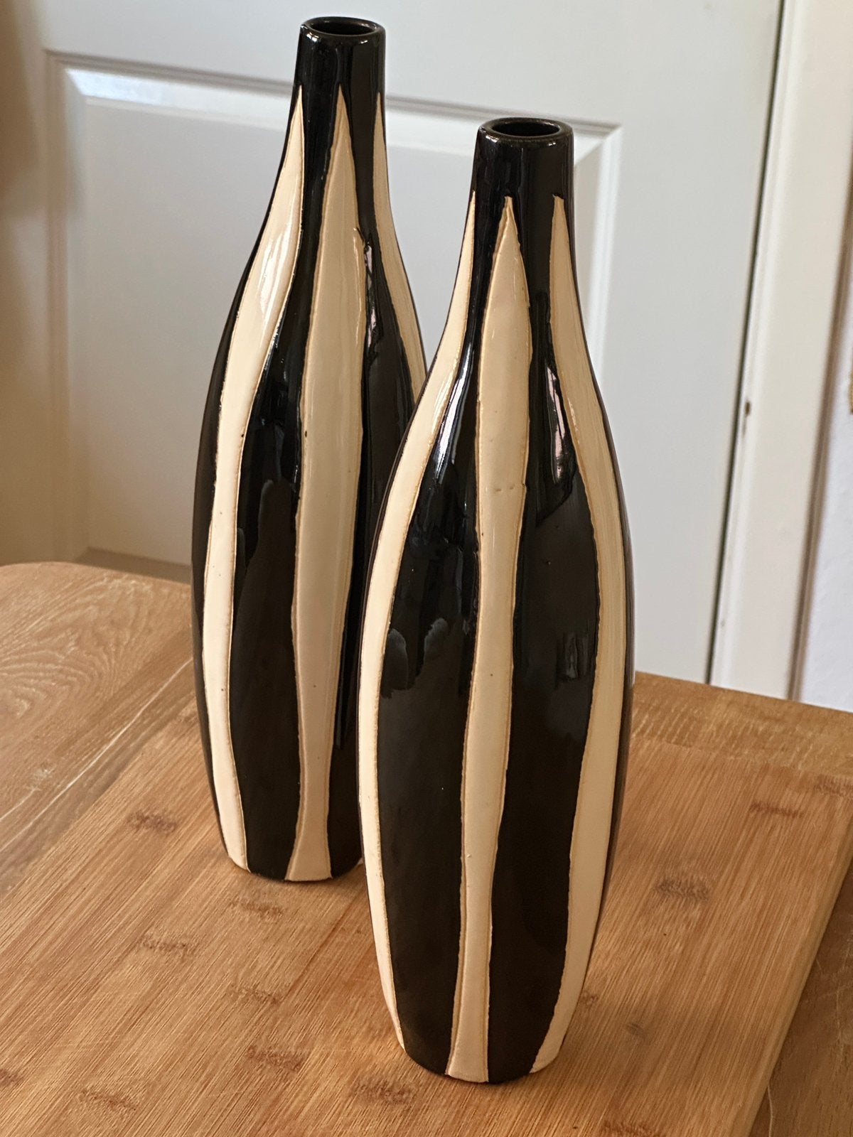 2 vazen zwart wit keramiek, Huis en Inrichting, Woonaccessoires | Vazen, Ophalen, Overige kleuren, Handgemaakt, 34 cm