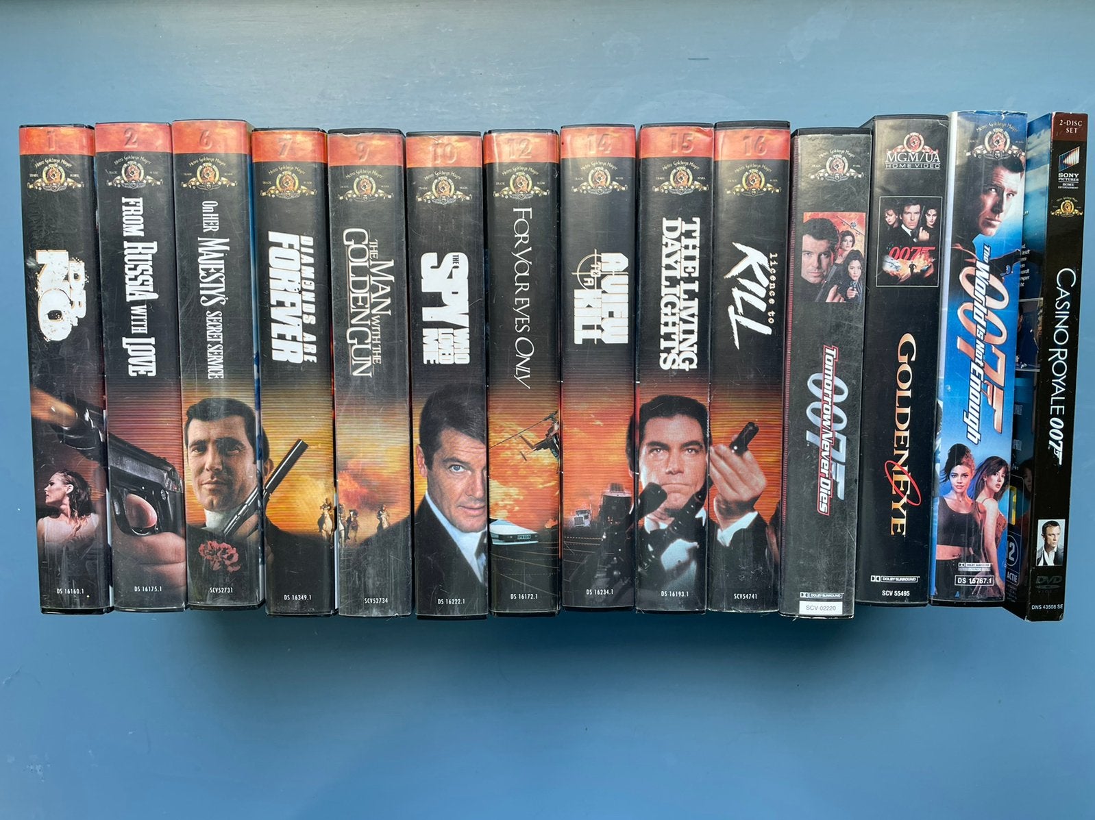 James Bond video banden en 1 DVD, Vanaf 12 jaar, Ophalen of Verzenden, Zo goed als nieuw, Actie en Avontuur