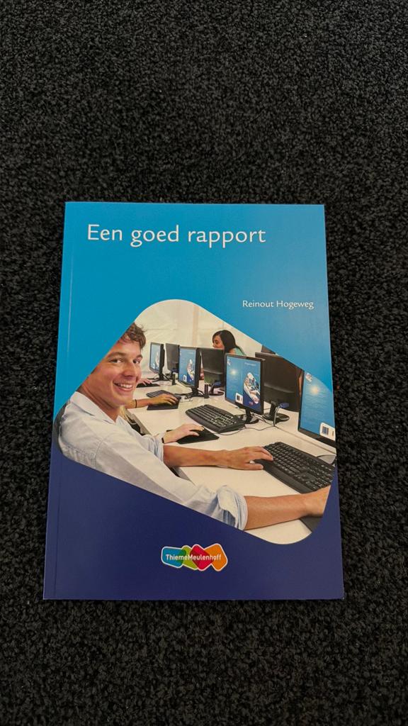 Reinout Hogeweg - Een goed rapport, Reinout Hogeweg, Ophalen of Verzenden, Zo goed als nieuw, Nederlands