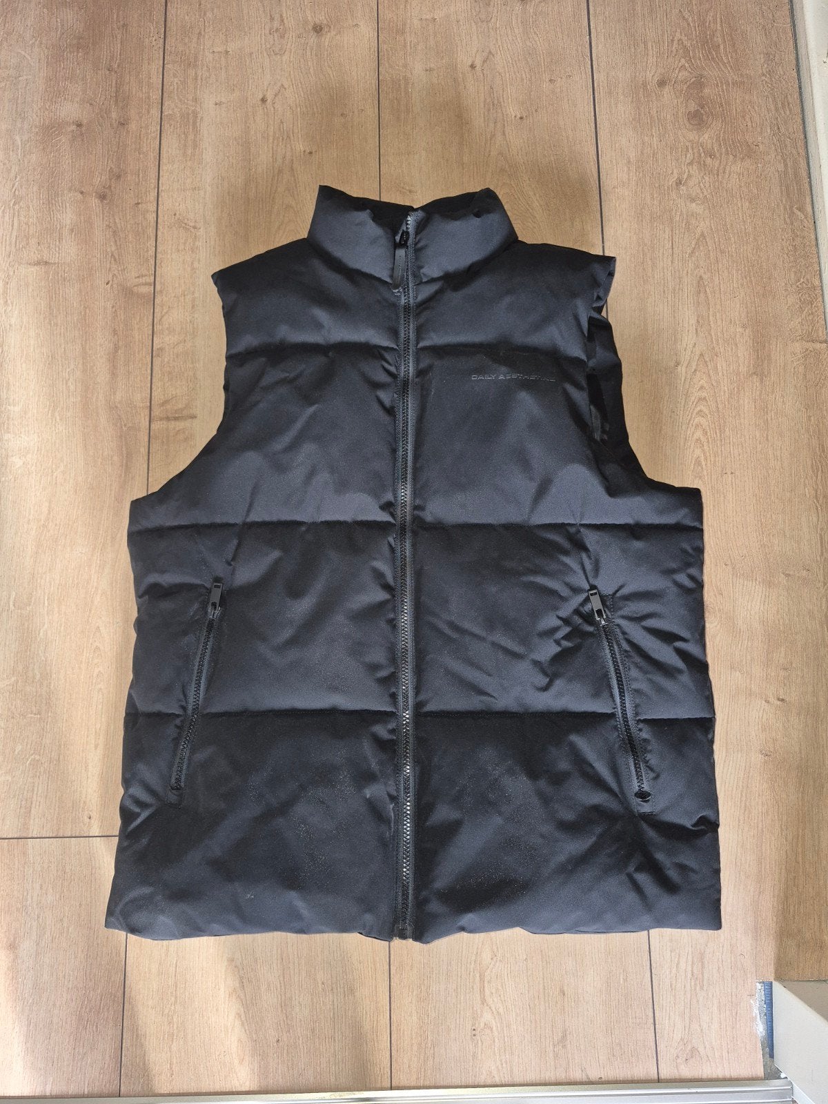 Daily Aesthetikz Zwarte Bodywarmer, Ophalen, Gedragen