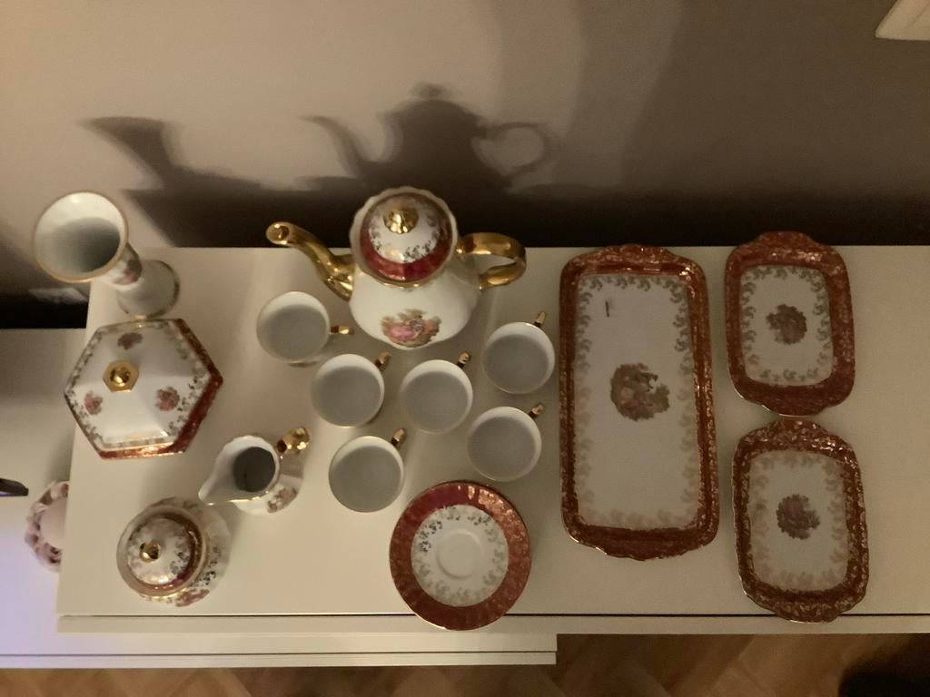 Prachtig porseleinen theeservies met gouden accenten, Ophalen of Verzenden