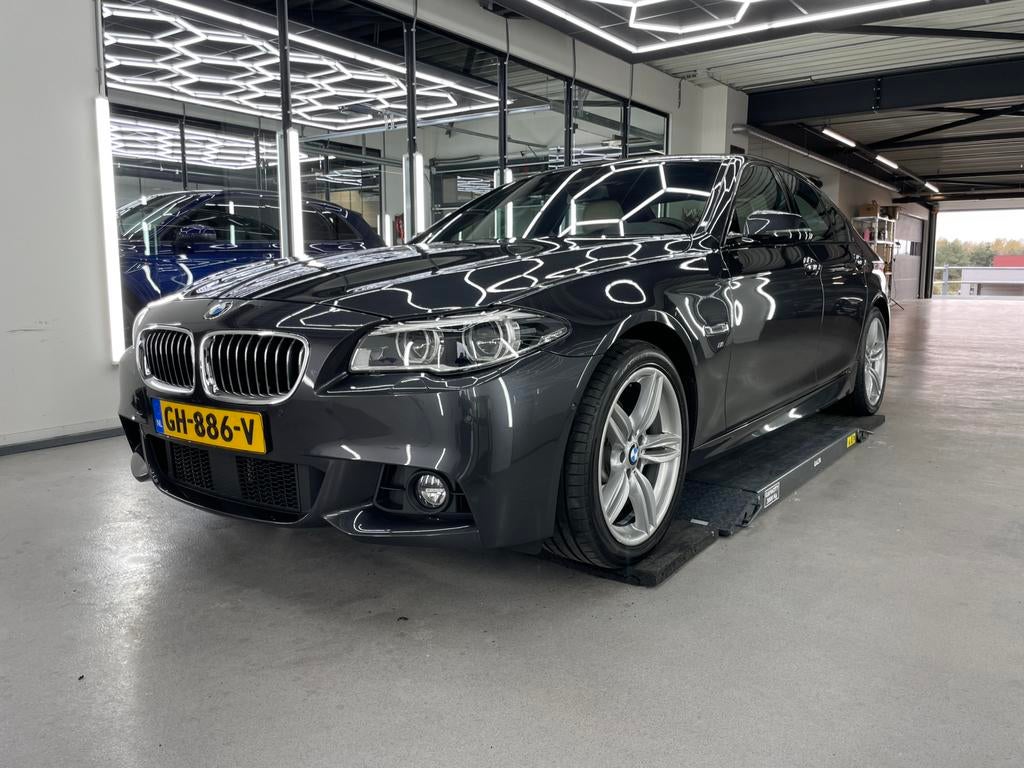 BMW 5-Serie 2.0 520I AUT 184 PK 2014 Grijs, Achterwielaandrijving, Beige, 4 cilinders, 2000 kg