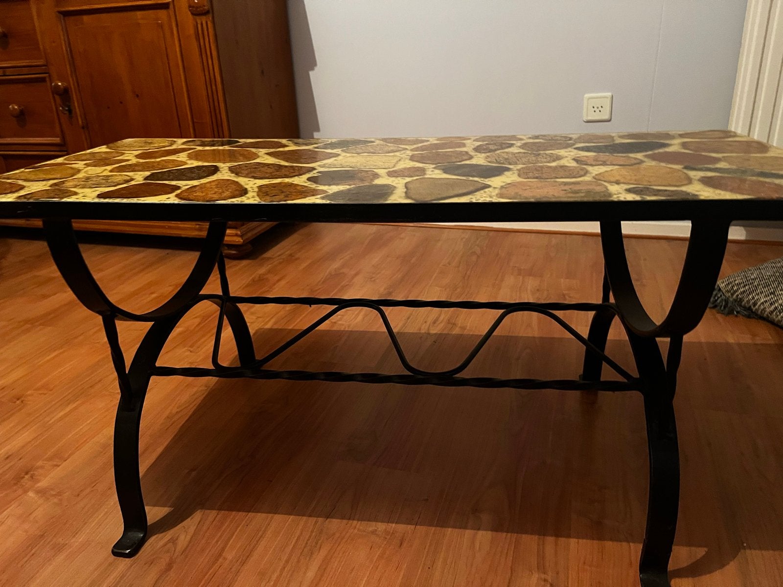 Salontafel met mozaïek van stenen en gietijzer onderstel, Huis en Inrichting, Ophalen, Minder dan 50 cm, Gebruikt, 100 tot 150 cm