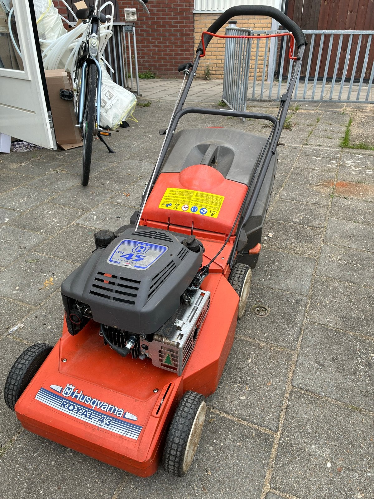 Husqvarna Royal 43 Benzine Grasmaaier met Opvangbak, Cirkelmaaier, Gebruikt, Ophalen of Verzenden, Opvangbak