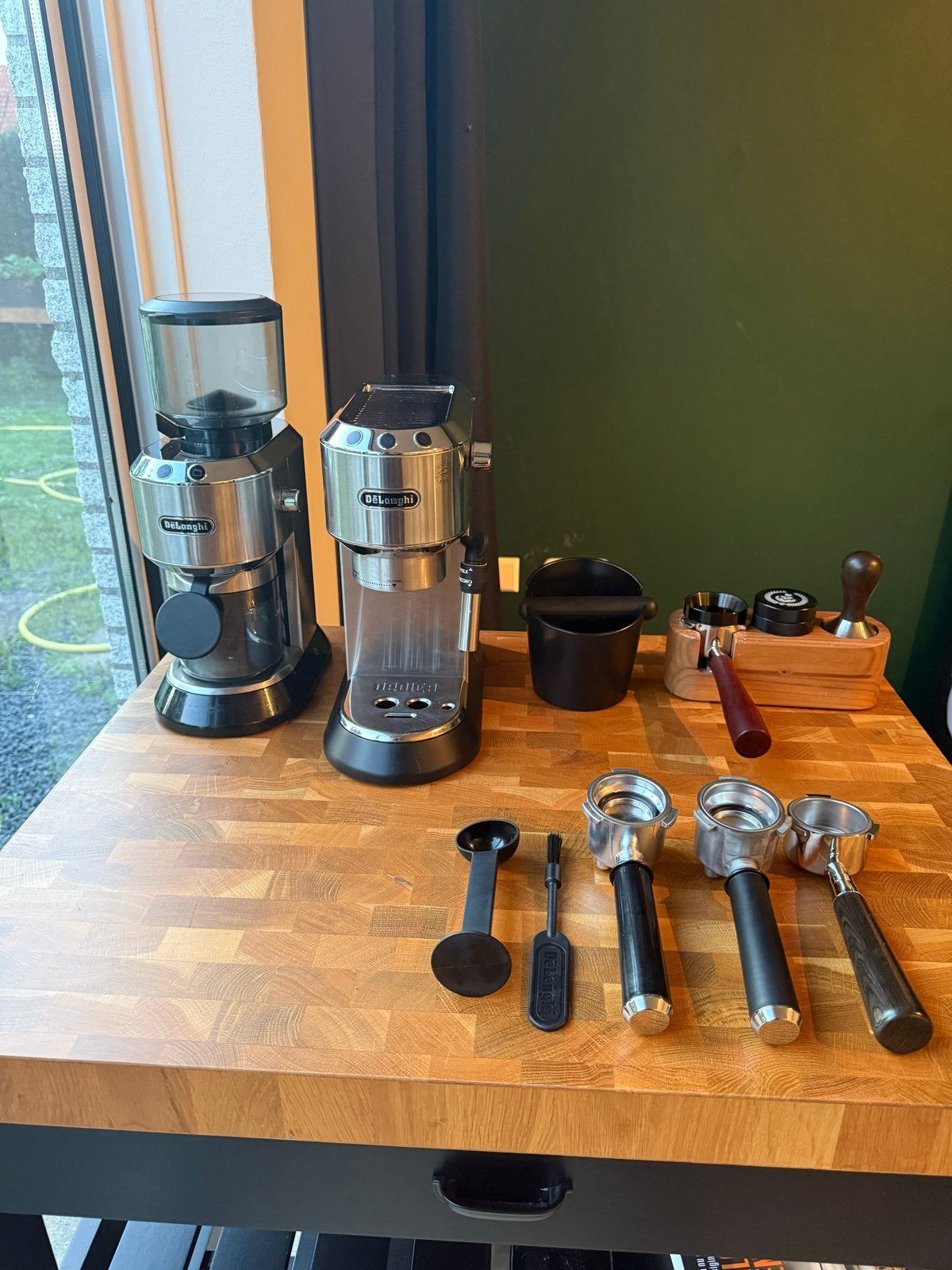 DeLonghi Dedica Ec685 Espresso set, Witgoed en Apparatuur, Koffiezetapparaten, Ophalen, Espresso apparaat, Koffiebonen, Zo goed als nieuw