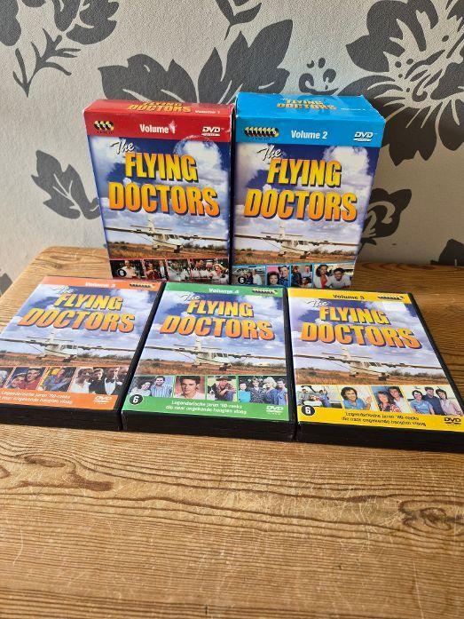 THE FLYING DOCTORS 1 T/M 5, Boxset, Ophalen of Verzenden, Zo goed als nieuw, Vanaf 6 jaar