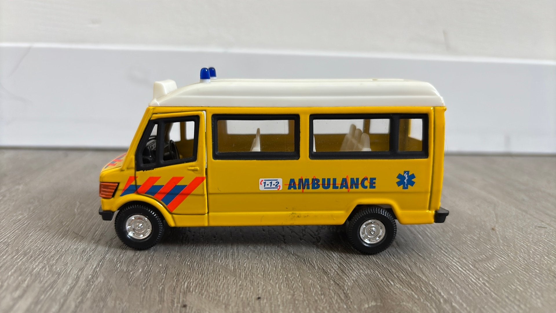 Mercedes Benz T1 ambulance, Ophalen of Verzenden, Zo goed als nieuw, Auto, Overige merken