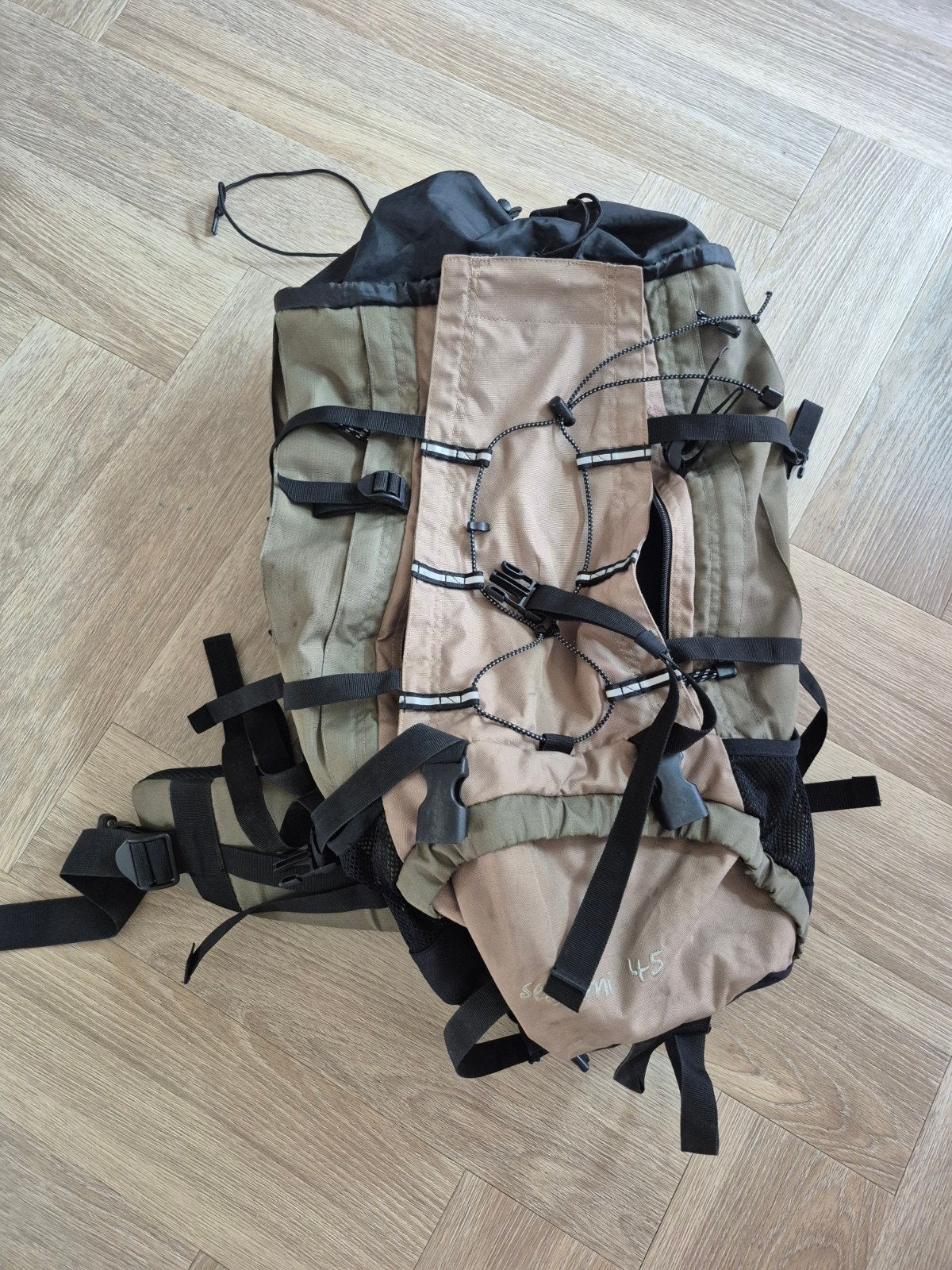 Sessami 45 backpack met Regenhoes, Gebruikt, 25 tot 40 cm, Waterdicht, 60 cm of meer
