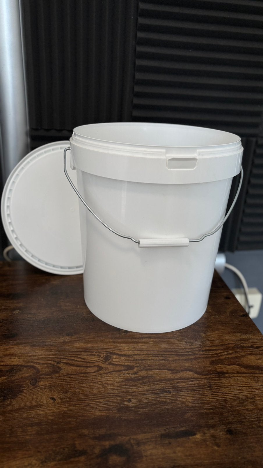 20L Auto was-emmer met deksel & Grit guard. (NIEUW), Ophalen of Verzenden, Nieuw, Kunststof, Met deksel