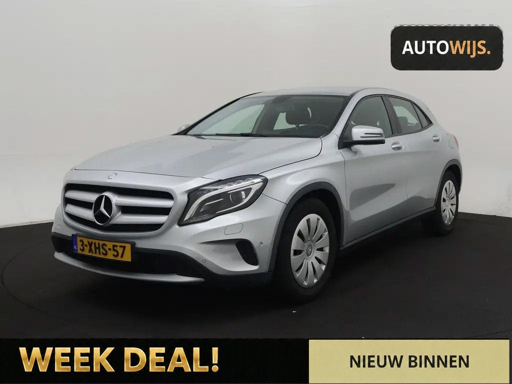 Mercedes-Benz GLA-klasse 200 Ambition|AUT|LED|NAVI|TREKHAAK|, Auto's, Stof, Gebruikt, 715 kg, Bi-Xenon koplampen