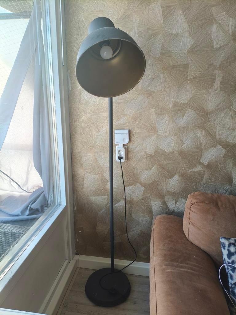 Staande lamp met drukknop - Grijs/Goud, Ophalen, Gebruikt, Metaal, 150 tot 200 cm