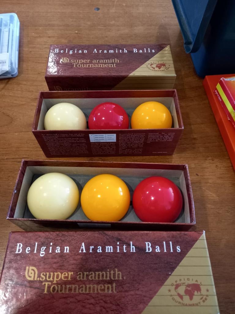 2x biljart ballen, Sport en Fitness, Vo, Keu of Ballen, Zo goed als nieuw, Vo