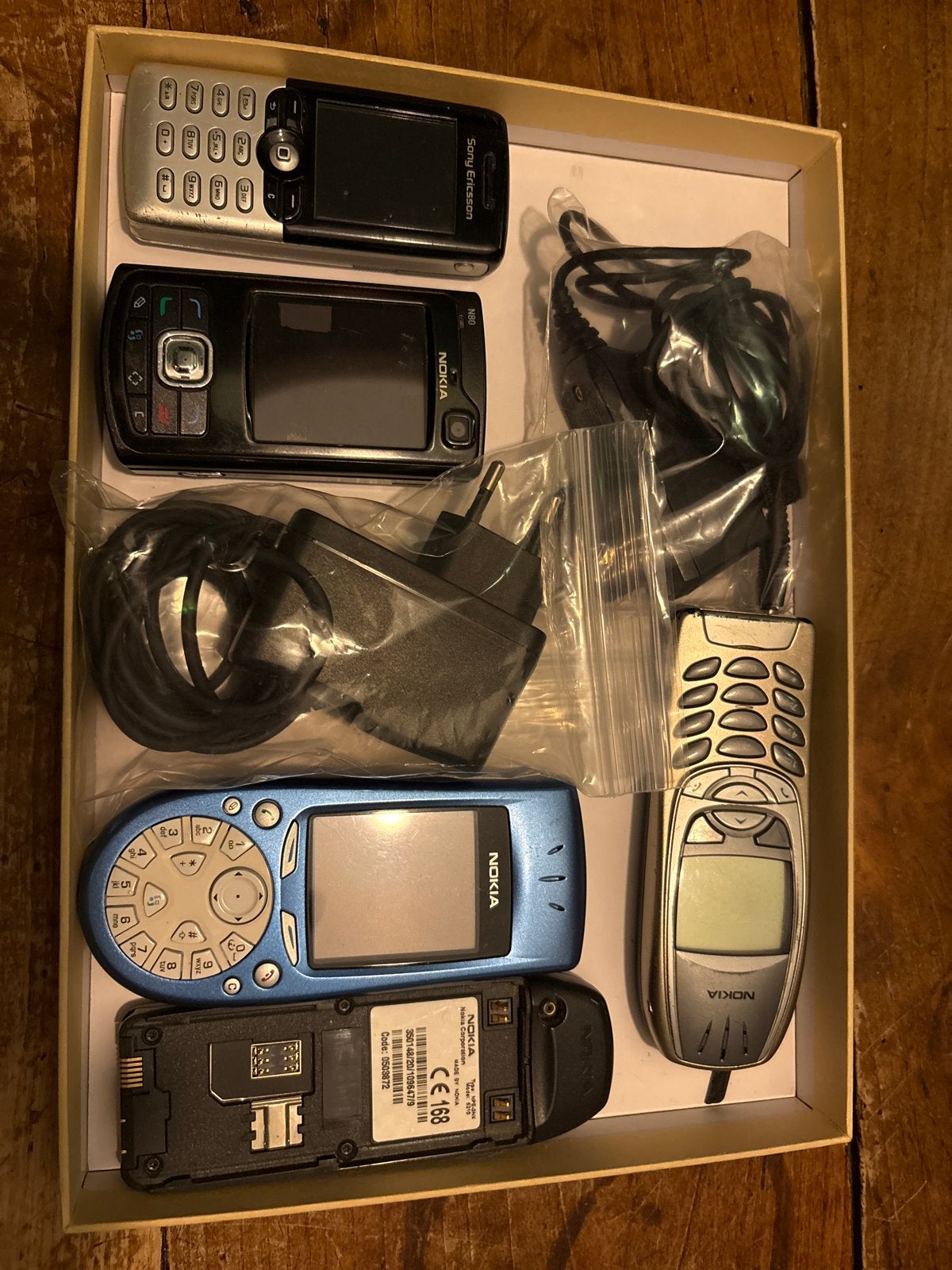 Partij oude mobiele telefoons (Nokia, Sony Ericsson), Gebruikt, Overige kleuren, Fysiek toetsenbord, Ophalen of Verzenden