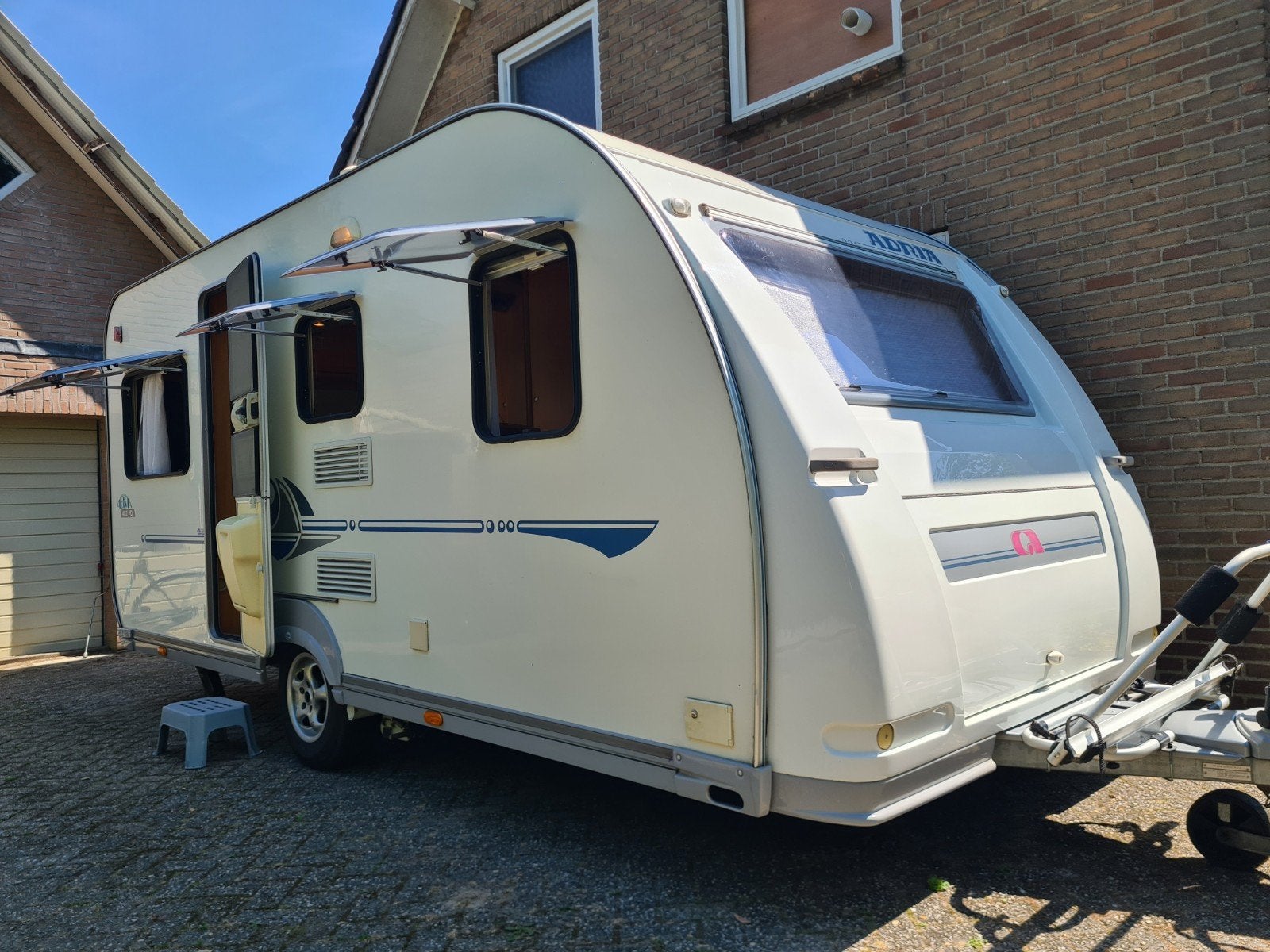 Adria Adiva 462 PS met mover en voortent en luifel, Rondzit, Dwarsbed, Particulier, Adria