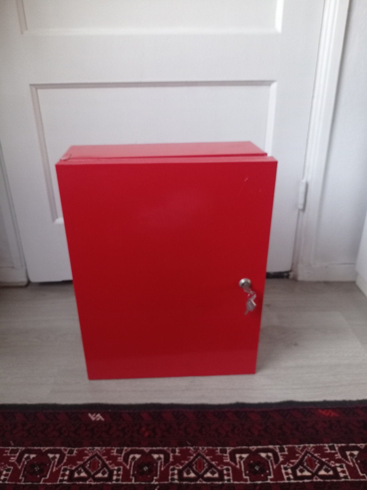 Rood medicijnkastje met sleutel - 46x36x16 cm, Ophalen of Verzenden, Gebruikt