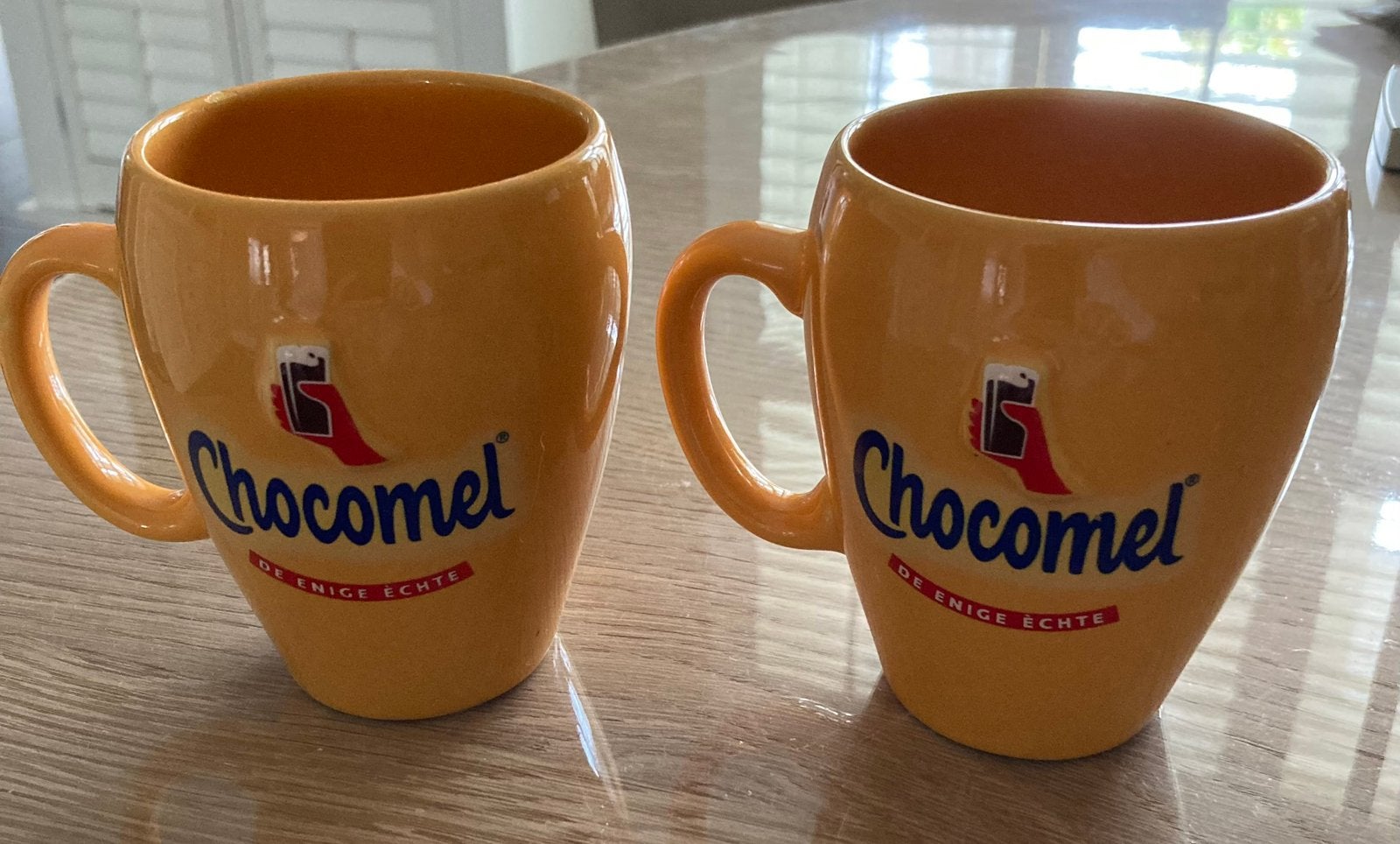 2 originele Nutricia chocomelk/ melk mokken kleur geel, Ophalen of Verzenden, Zo goed als nieuw, Overige typen