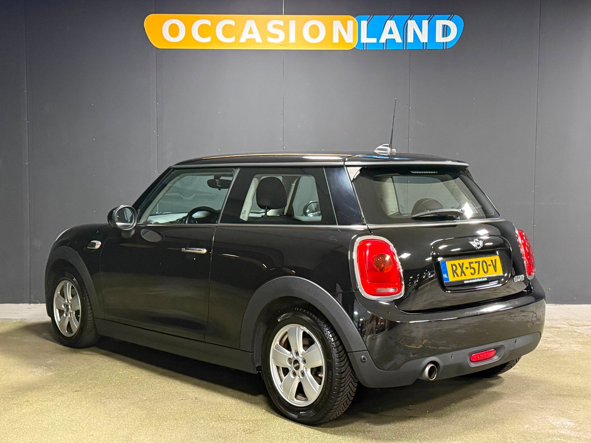 Mini 3-Deurs 1.5 Cooper Business|CRUISE|AIRCO|NAVI|BLUETOOTH, Auto's, Voorwielaandrijving, Gebruikt, 4 stoelen, Origineel Nederlands