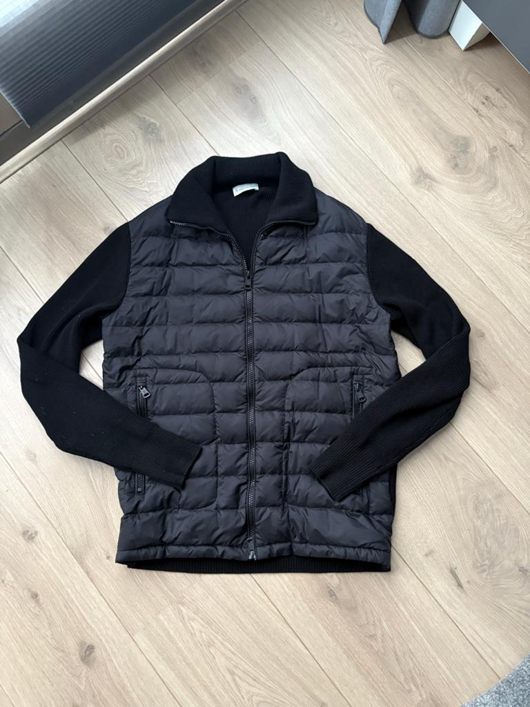 Moncler jas (valt als S) - Zo goed als nieuw, Ophalen of Verzenden, Zo goed als nieuw, Zwart