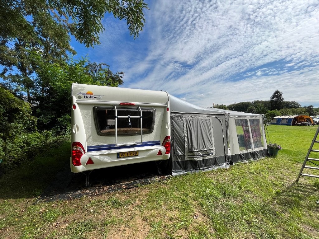 Hobby 560 uff, Caravans en Kamperen, Caravans, Hobby, Particulier, Luifel, 5 tot 6 meter