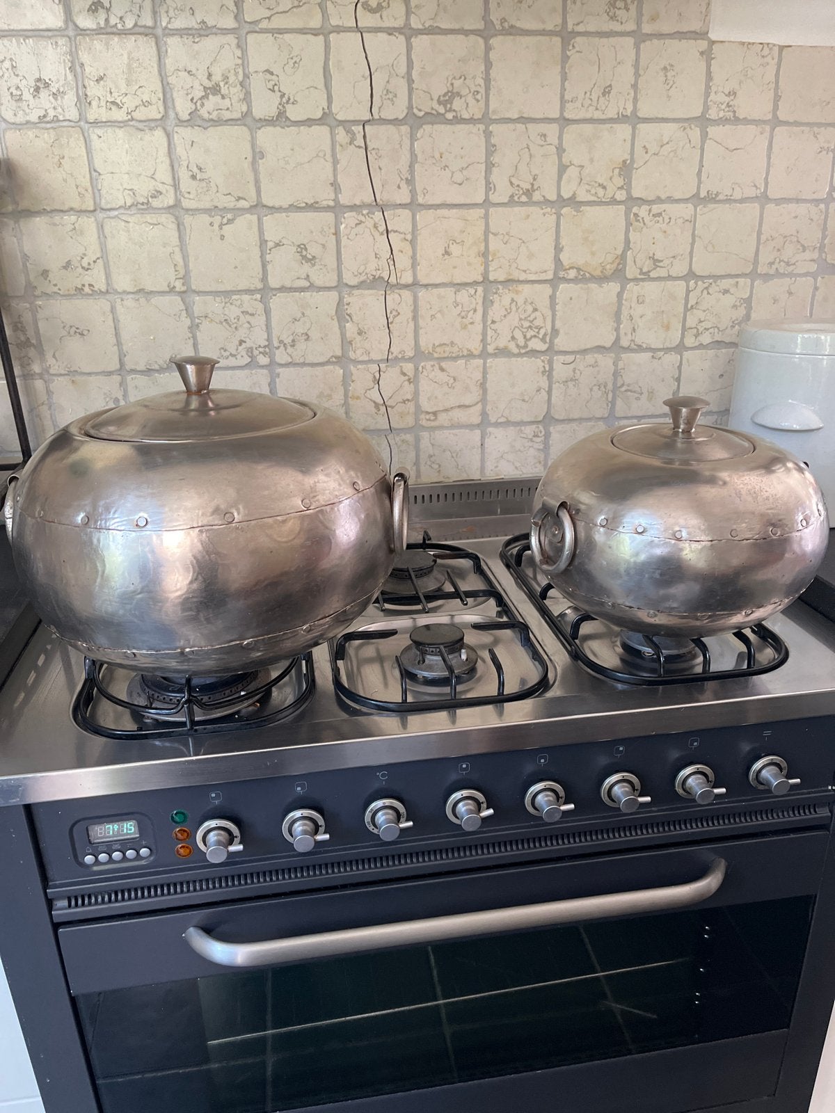 Set van 2 metalen sier kookpotten - Groot en Klein, Ophalen, Overige materialen, Gebruikt, Met deksel