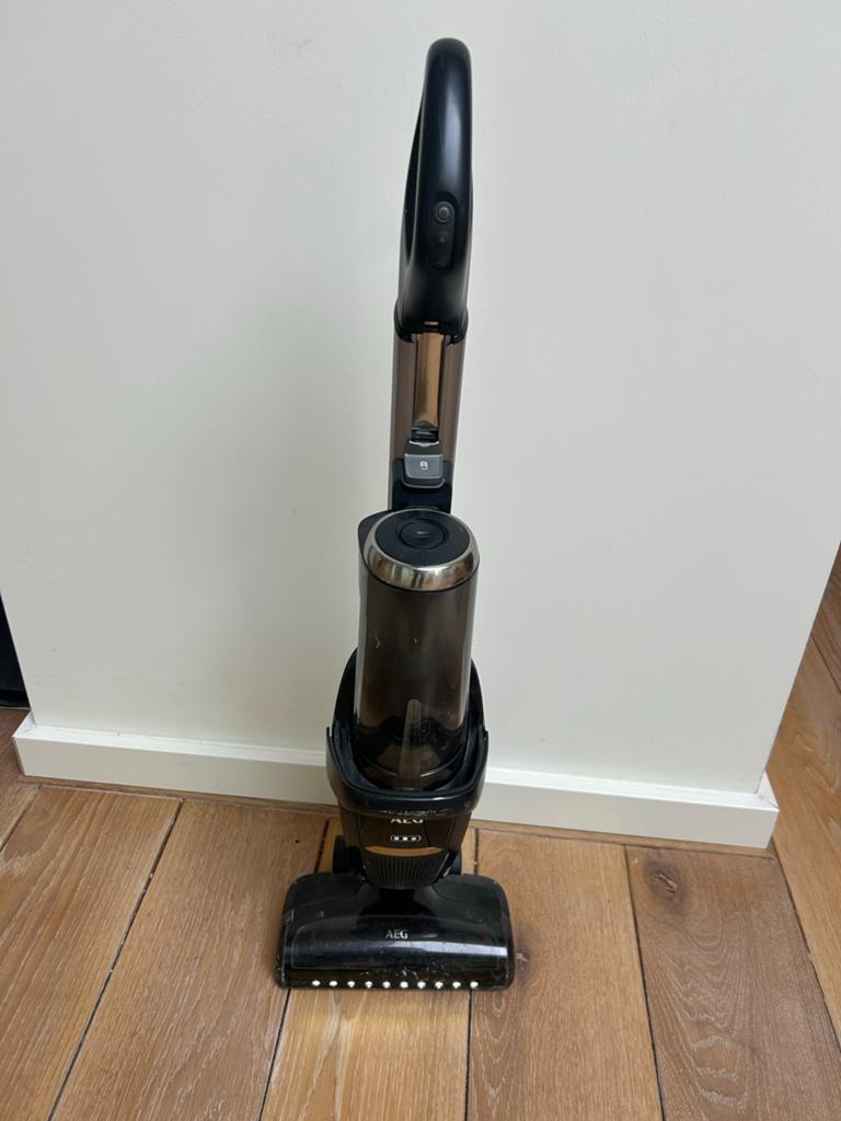 AEG FX9 draadloze steelstofzuiger (SH360L25) met handzuiger, Gebruikt, Draadloos, Ophalen of Verzenden, Reservoir