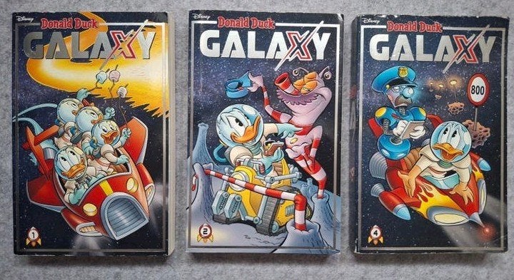Donald Duck Galaxy 3x, Boeken, Meerdere stripboeken, Ophalen of Verzenden, Gelezen