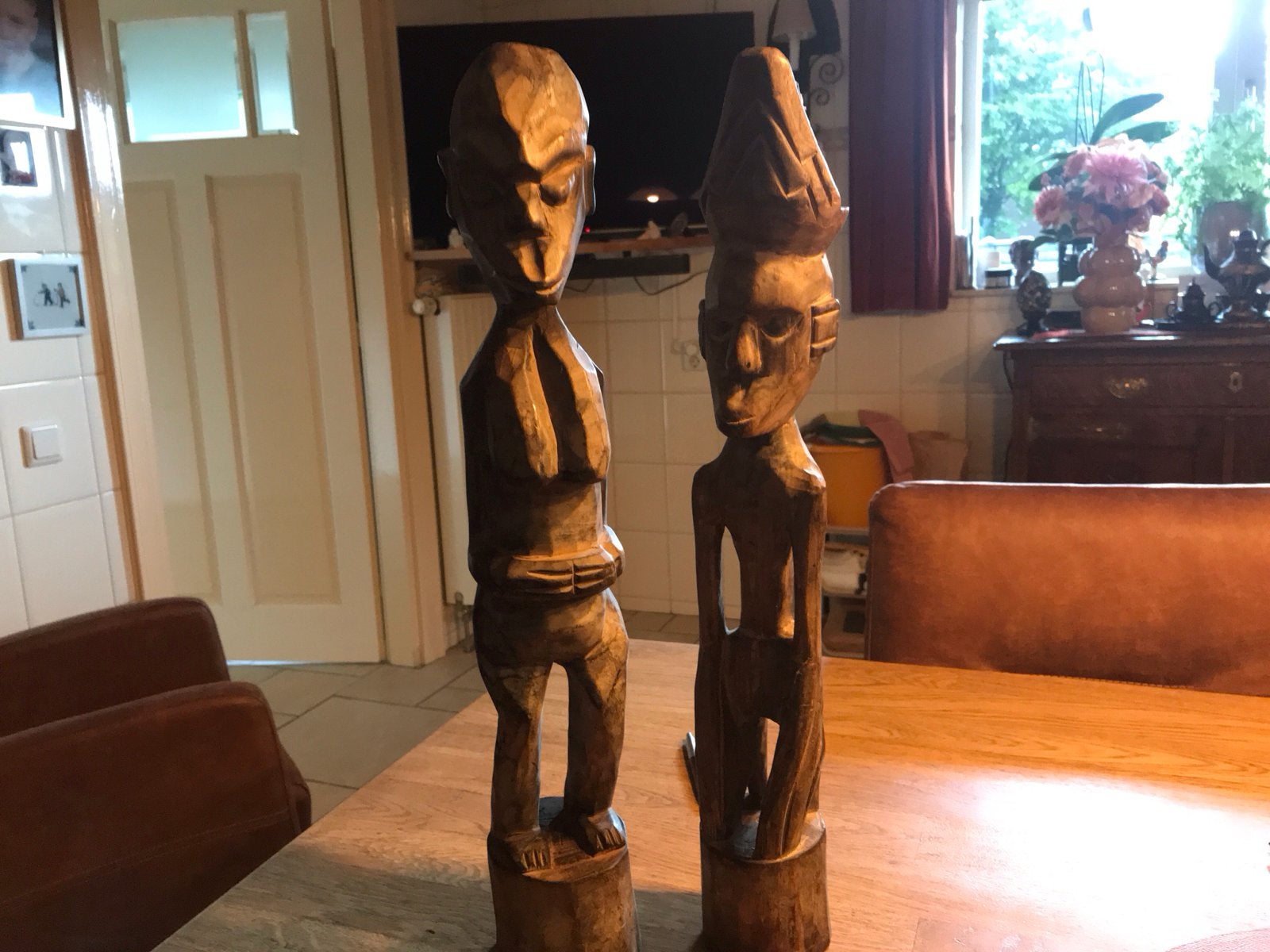 Set van 2 handgesneden houten beelden, Afrikaanse stijl, Antiek en Kunst, Bruin, Afrika, Handgemaakt, Beeld