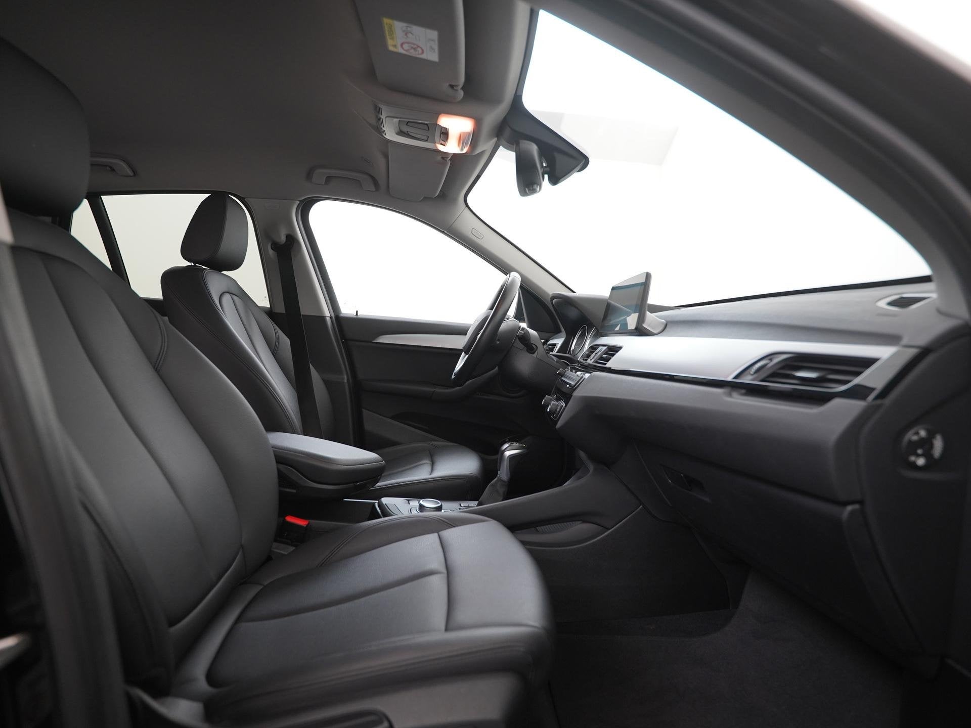 BMW X1 xDrive25e Executive | Head-Up | Leder | Camera | Zond, Auto's, Gebruikt, Zwart, Bedrijf, Vierwielaandrijving