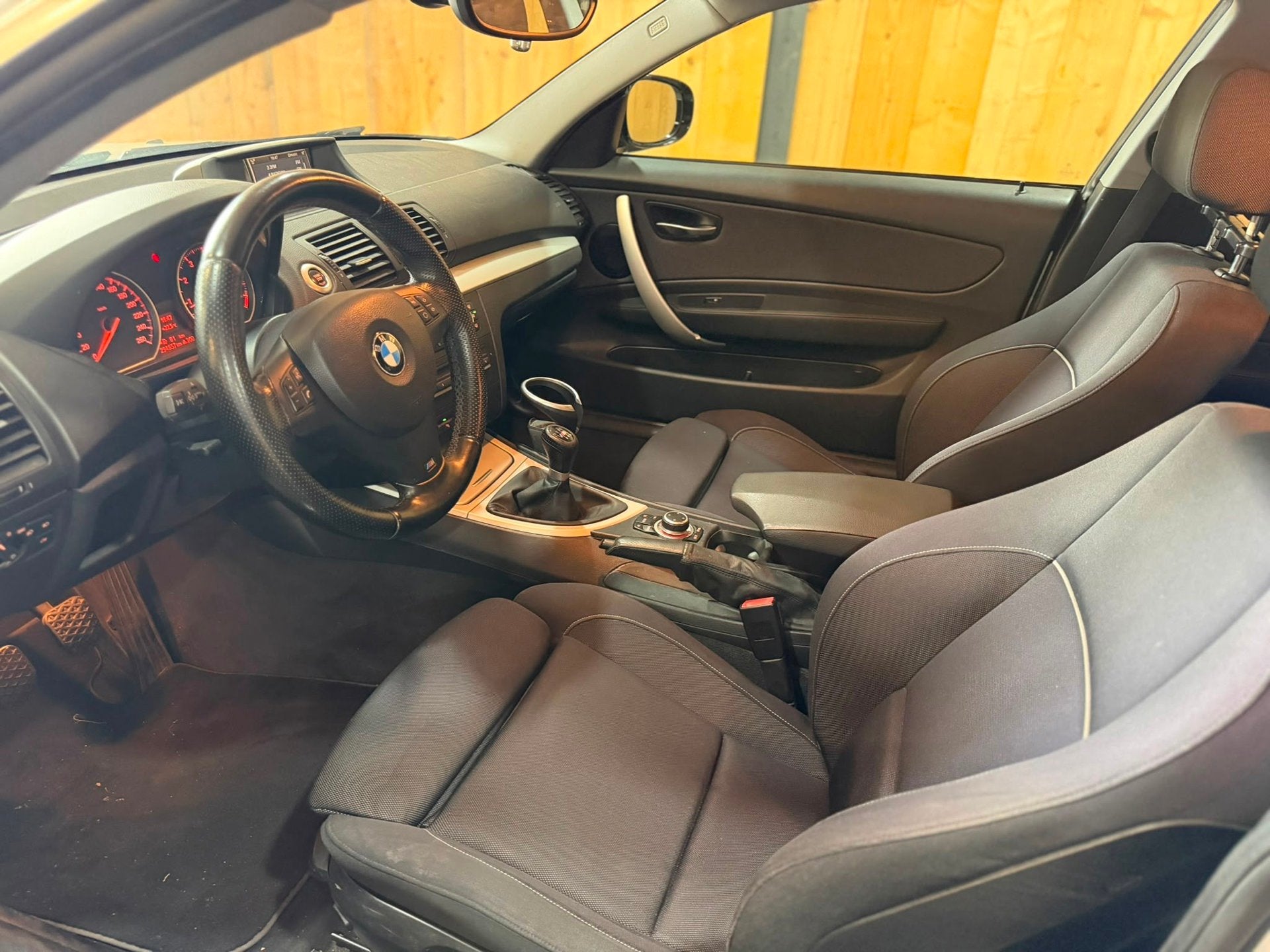 BMW 1-serie 120i Business Line 2010 Sportstoelen Navi, 1-Serie, Euro 5, 680 kg, 4 cilinders