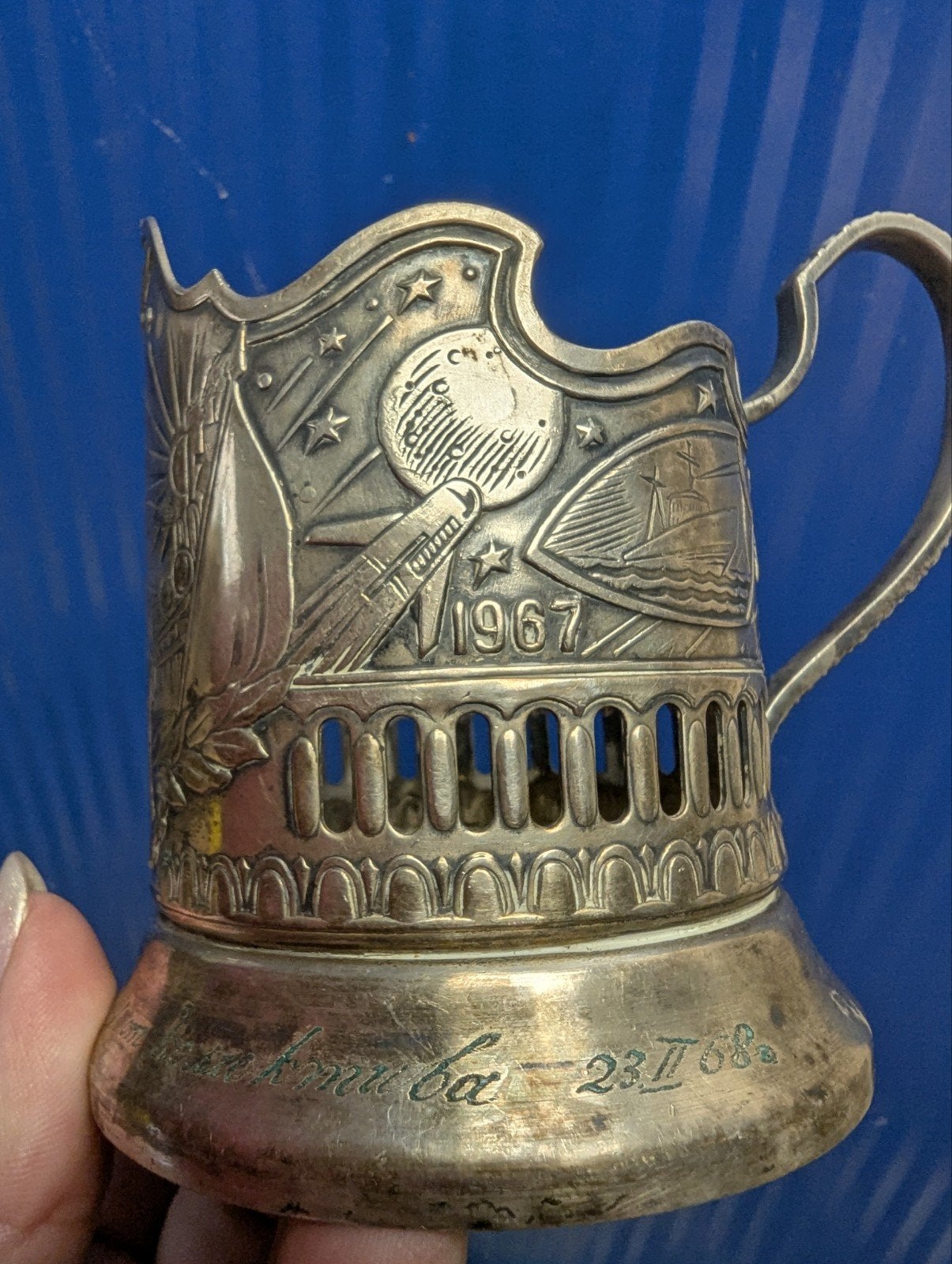 Vintage Sovjet Podstakannik - 50 Jaar Oktoberrevolutie, Antiek en Kunst, Ophalen of Verzenden, Zilver