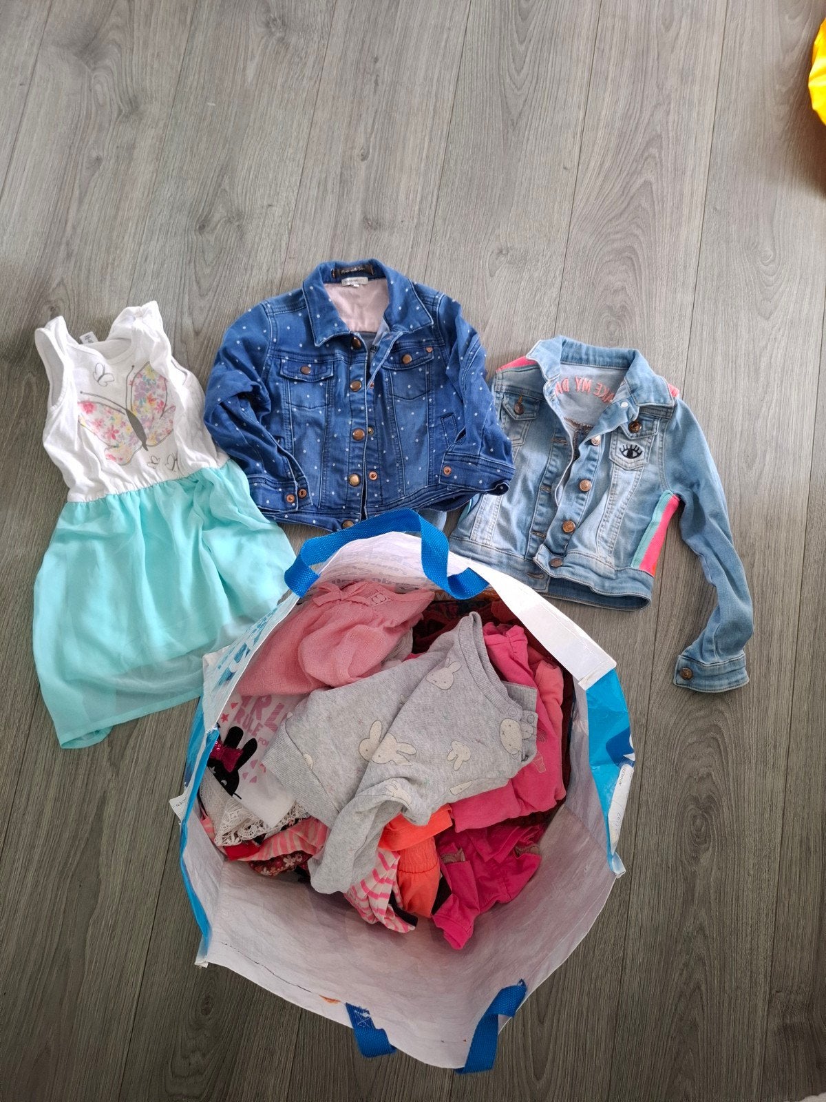 Tas vol met meisjes kleding meeste 104, Ophalen, Meisje, Trui of Vest