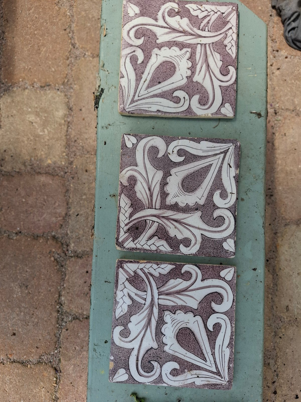 Set van 3 Antieke Paarse Decoratieve Tegels, Antiek en Kunst, Ophalen of Verzenden