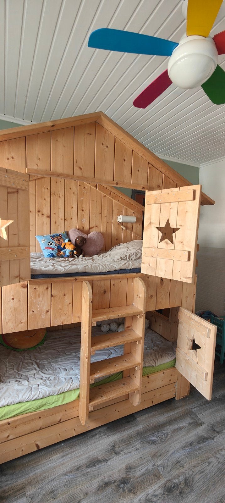 Stapelbed met glijbaan en opbergruimte, Kinderen en Baby's, Kinderkamer | Stapelbedden en Hoogslapers, Ophalen, Gebruikt, Stapelbed