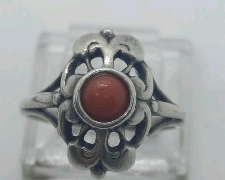 Zilveren ring met bloedkoraal, maat 17.5, Gebruikt, Ophalen of Verzenden, 17 tot 18, Met edelsteen