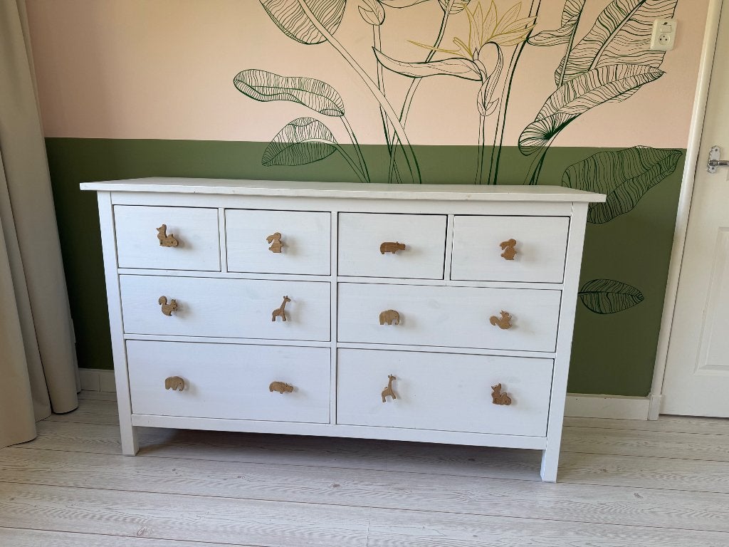 Commode kast dieren knoppen - IKEA  HEMNES Kast, Kinderen en Baby's, Kinderkamer | Commodes en Kasten, Ophalen, Kast, 50 tot 70 cm