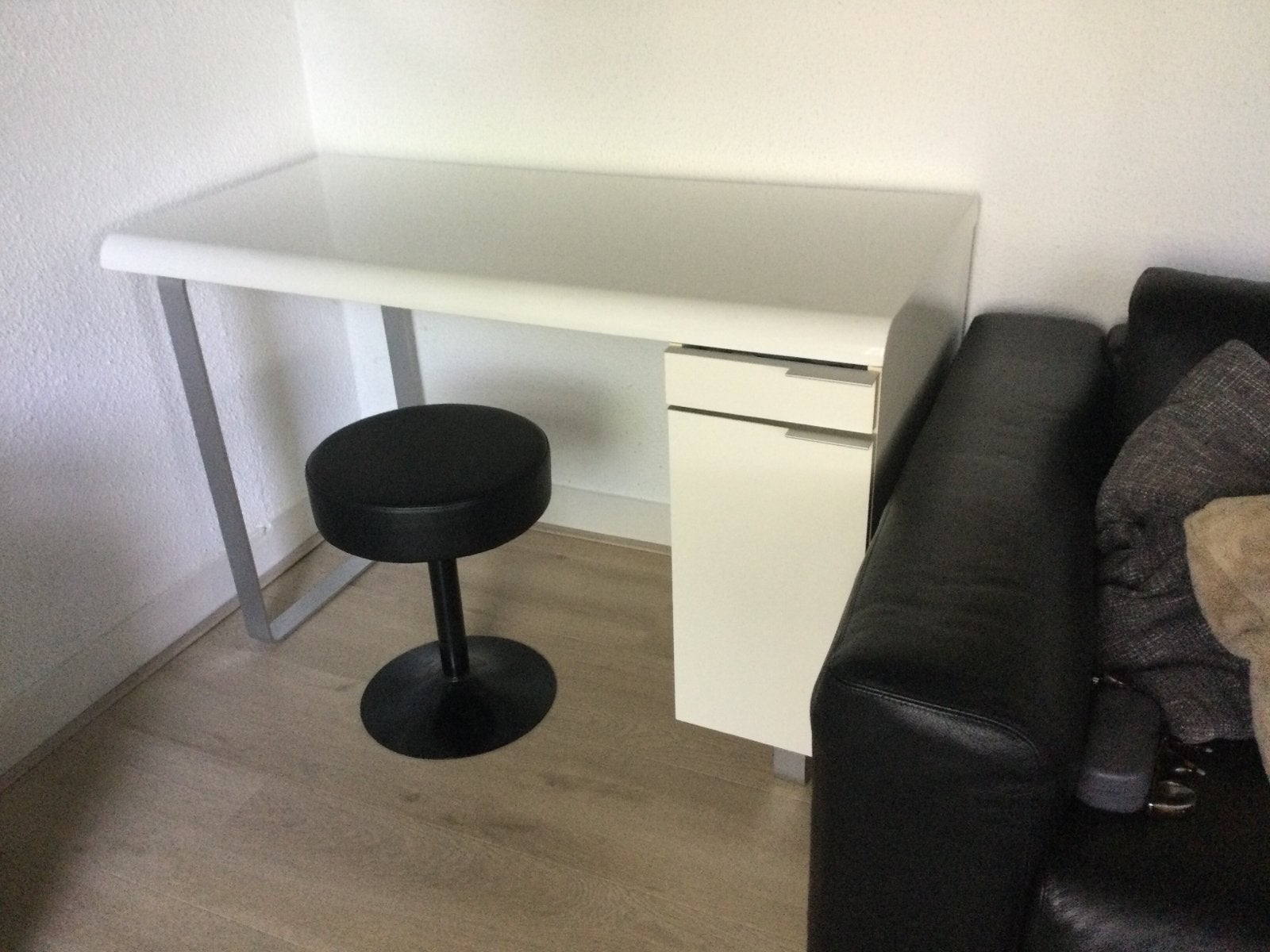 Bureau, wit kunststof, Ophalen of Verzenden, Zo goed als nieuw