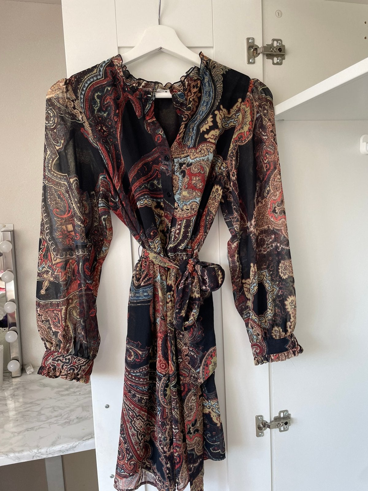 Jurk zwart met print maat s zara, Zwart, Ophalen of Verzenden, Zo goed als nieuw, Maat 36 (S)