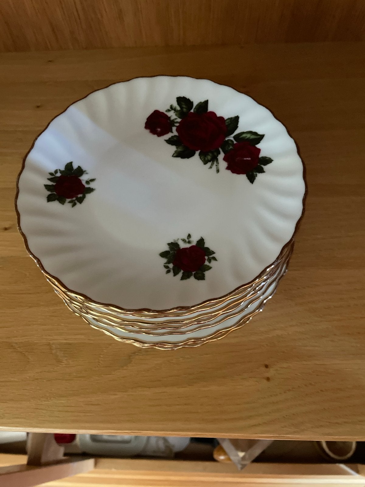 Set van 11 porseleinen schoteltjes met rozenmotief, Ophalen