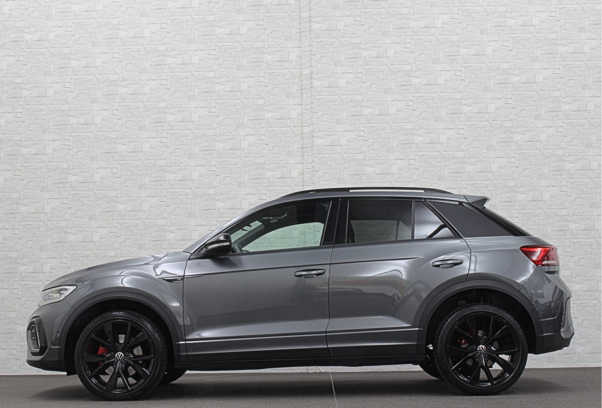 Volkswagen T-Roc 1.5 TSI R-Line | Panorama | IQ-Light | ACC, 4 cilinders, Leder en Stof, Bedrijf, Benzine