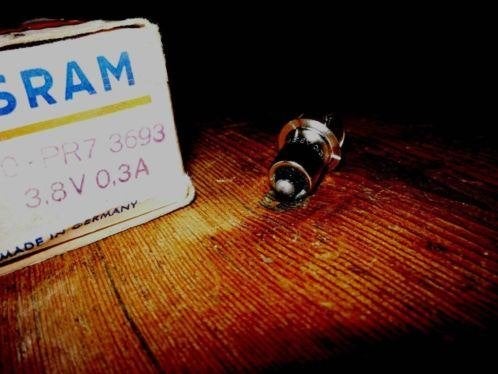 film Osram lampje - 3,8V 0,3A -nieuw - voor projector viewer, Ophalen of Verzenden, 35mm film