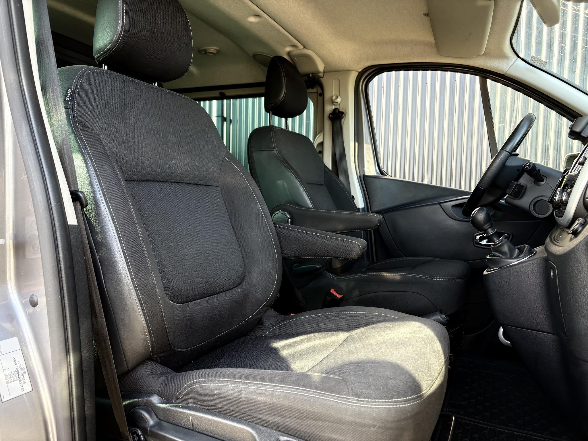Opel Vivaro 1.6 CDTI 125pk L2H1 DC SPORT MARGE | 2x schuifde, Voorwielaandrijving, Gebruikt, 2000 kg, Origineel Nederlands