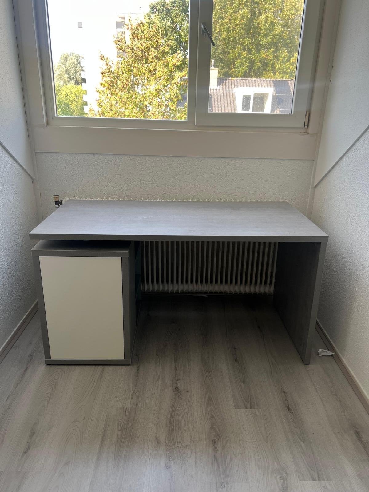 Bureau tafel met opbergruimte, Ophalen, Gebruikt, Spaanplaat of MDF, Grijs