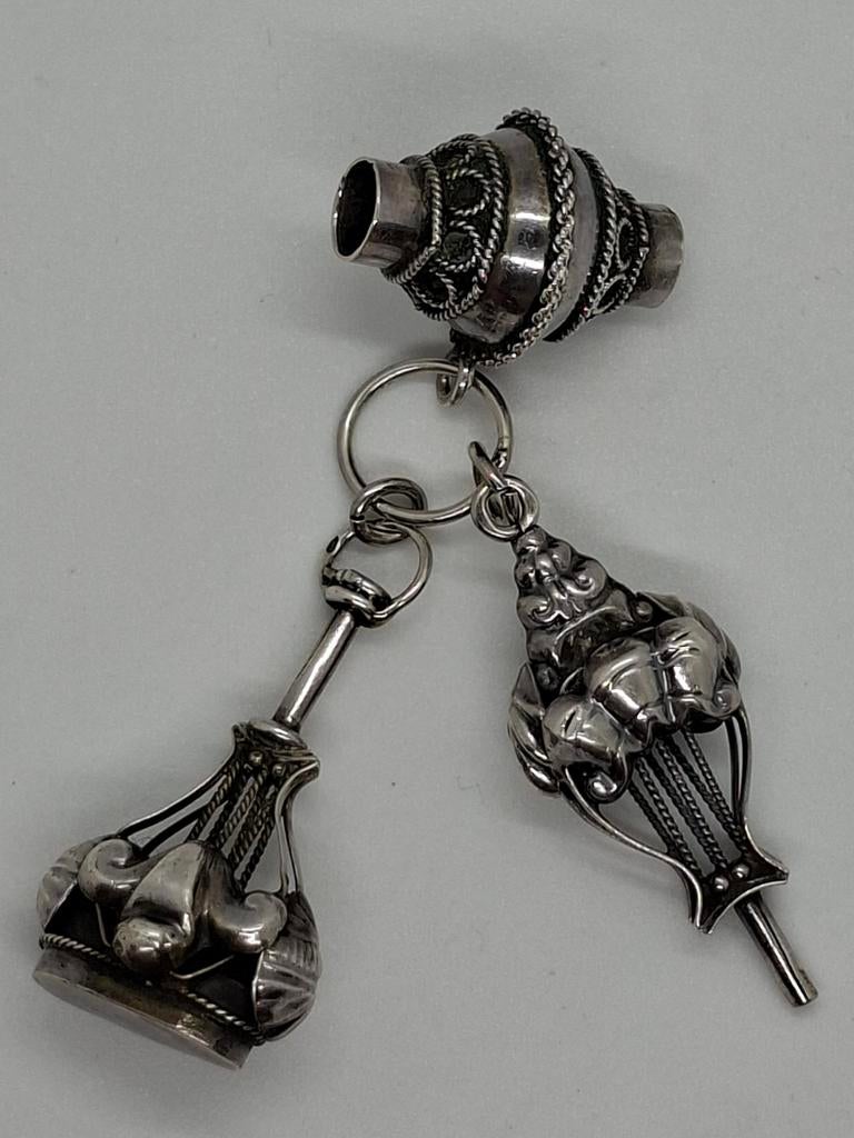 Zilveren Vintage Chatelaine Hanger met Horlogesleutel, Antiek en Kunst, Ophalen of Verzenden, Zilver